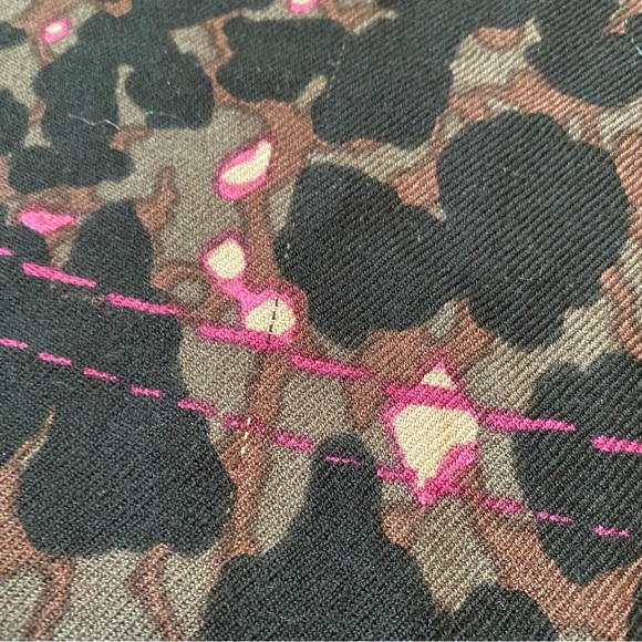 Coach New York Large Animal Print Wool Scarf Wrap Purple Fringe Size 52” X 52” - Picture 12 of 15